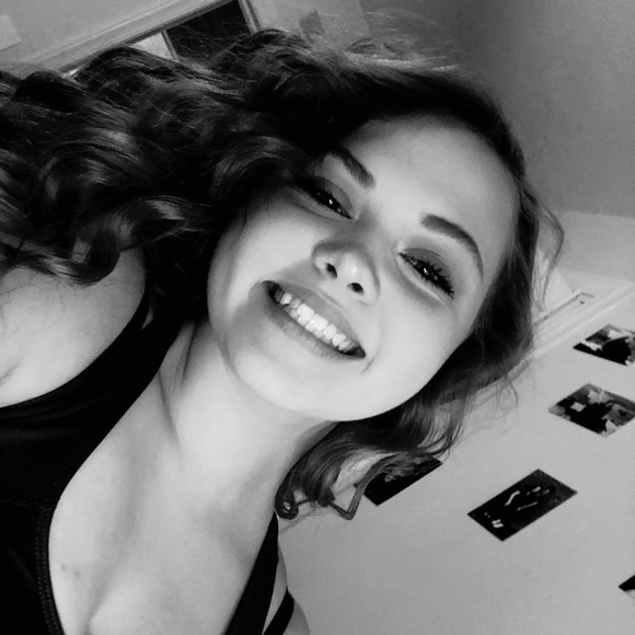 Meet your Posher, Izzy - Picture 1 of 1